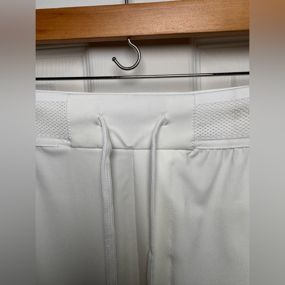 PGA Tour Men’s Golf Shorts XL White 8.5” Inseam UPF 50 Stretch NWT - Picture 9 of 9